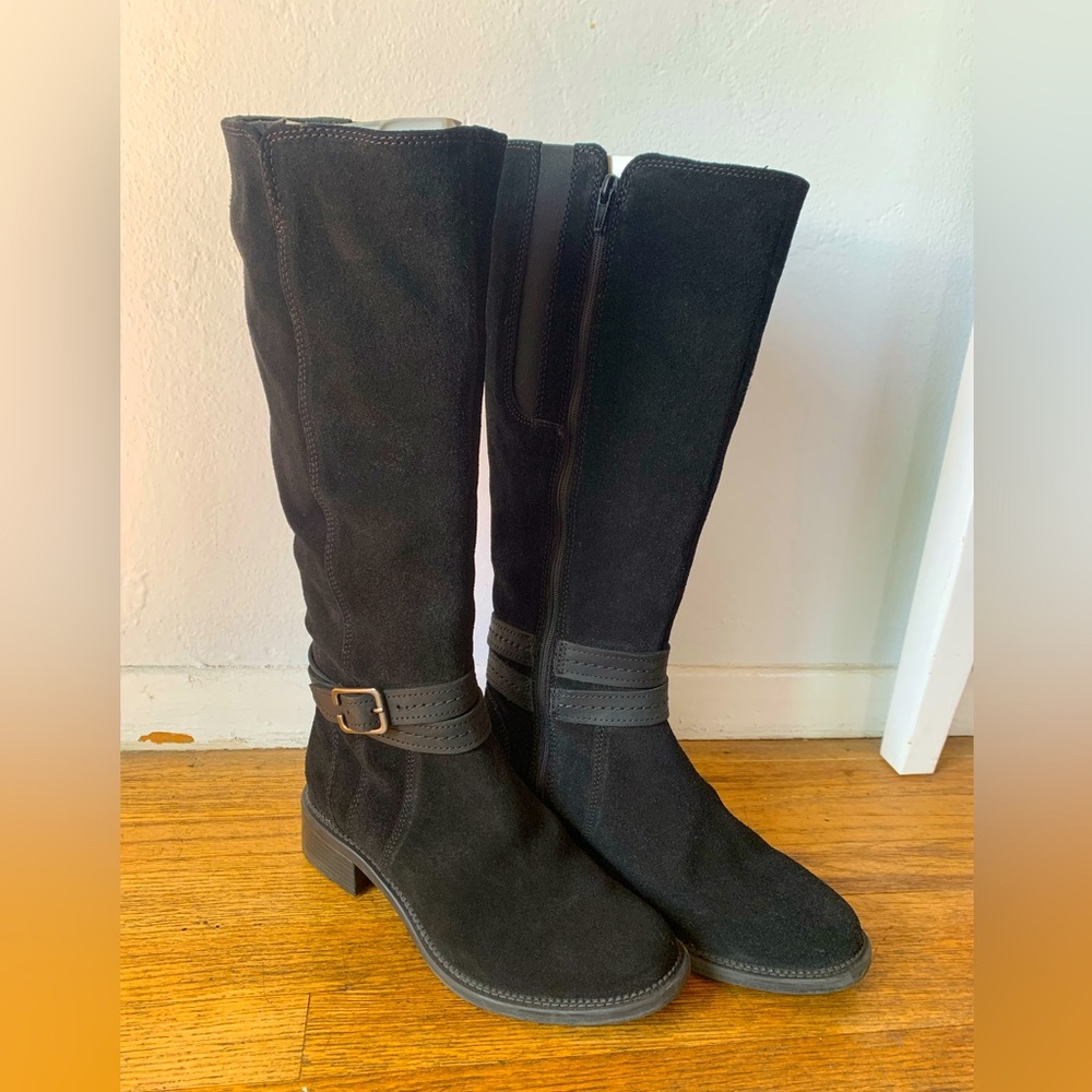 EUC Clarks Black Suede Maye Shine Boots size 8.5 worn once!